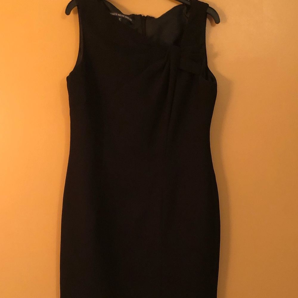 Jones Wear Sleeveless Black Pencil Dress Size 4